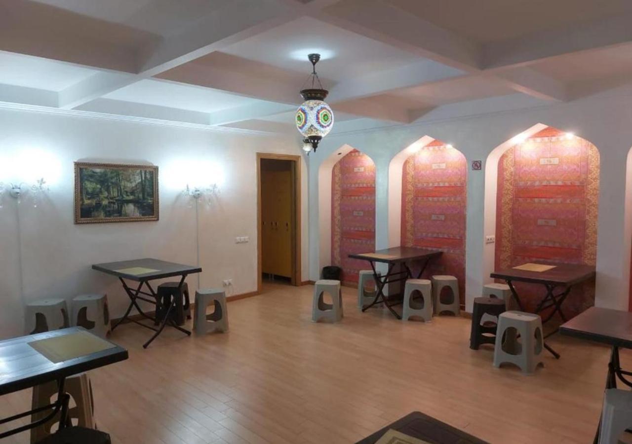 Room Hostel Dostyk Almaty Exterior foto